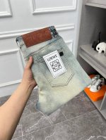 罗意威 新款来袭2670新春爆款新品 专柜有售 实体店极品牛仔裤专柜原版1:1好货，适合各个年龄段。市场最高版本的欧洲进口面料。舒适柔软亲肤，上身效果超级棒时尚