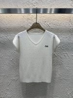 上新 款号:82621 miumi 25夏季新款重工烫钻V领针织短袖