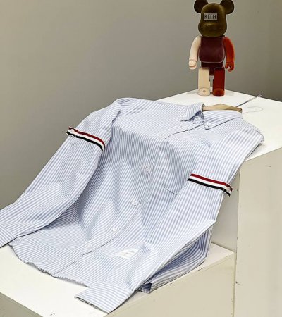 thom Browne 汤姆布朗.新季Tb衬衫经典条纹双袖织带色织牛津纺长袖衬衣 采用进口缝纫设备缝制 透明琉璃扣子 Zp牛津纺面料 色织条纹布 高清还原细节