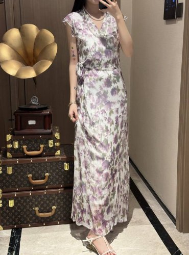 爆款上新 高级气质V领晕染印花小飞袖系带优雅显瘦真丝连衣裙 面料：100%桑蚕丝 颜色：图片色 码数：S-Xl