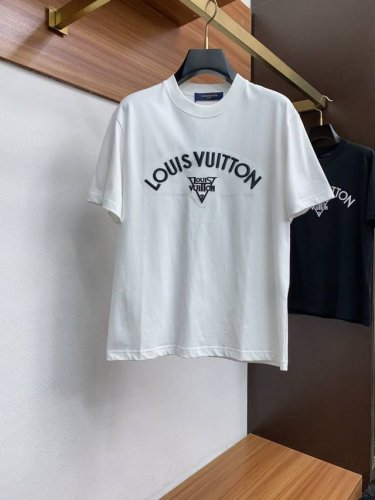lv 路易威登 2025新款原单男士休闲阔版短袖T恤！高端定制 高版本 时尚百搭爆款 宽松版 原版进口双股纯棉面料 螺纹袖口.领口衣摆 手感超柔软细腻 穿着亲肤