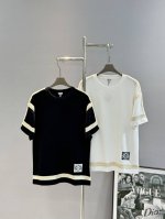 210 Loew*罗意威25S春夏新款圆领短袖.宽松舒适版型.华夫格纯棉质感面料挺括有型.原版拼接设计.底摆极为经典字母图形绣花工艺的造型是整个造型的亮点.减龄