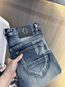 Dior迪奥 2025Ss新款原单爆款牛仔裤 超级定制款 原版五金 超级重工工艺 版型超赞 细节做工无可挑剔 款式不挑人 做工高档 超强好货不等人 看中赶紧下手