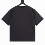 Balenciaga 巴黎世家 手绘后背字母圆领短袖 原 p20,100购买，精棉平纹、尼龙固浆水印、落肩Oversize版型、黑色款洗水处理、全套辅料配备。