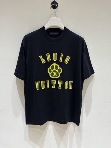 新品 2025春夏Vui*Ton paris标识印花珍珠钻饰短袖T恤 时尚奢感细节彰显与众不同的特质,解构性裁剪处理成就了它独有的复古美感 Sic精纺平纹针织棉
