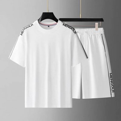 直 Moncler蒙口 2025官网同款.世界知名奢侈品牌.夏季男士短袖短裤套装 高品质 原单货套装 采用进口原单面料 ，当季时尚潮流款，百搭爆款。简洁大方，精