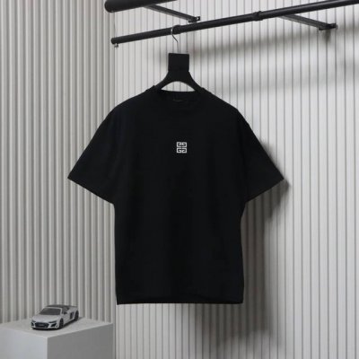 Givenchy 纪梵希 25Ss 胸口小标短袖T恤面料采用定制240G 26支特滑双股精棉平纹高密无尘全棉布料 前幅高密度加厚 走线平整 代工品质 全套定制辅