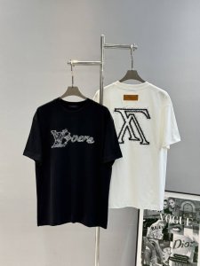 驴牌*25S新款潮牌T恤.男女同款～重工刺绣款推荐！260G纯棉面料.上身也是非常的舒适.胸口部位立体3D绣花工艺.品牌字母直击主题.后背搭配经典Lv质感图案设