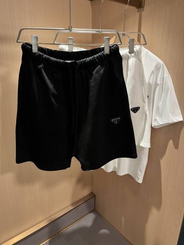pra*Da普*达 2025春夏新款男士休闲短裤，高端品质之选 一款休闲裤兼备的百搭裤装，也是男士衣橱里不可缺少的搭配神器，属于实穿型的经典款式！整条休闲裤的设