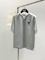 prada 普拉达，2025夏季最新品，专柜同步有售，时尚休闲圆领短袖T恤，进口原版面料，做工极为复杂，唯一可以做代购级别的渠道狠货，顶级印花工艺字母图案Log