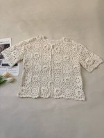 巨巨重工款 立体雕花纯手工钩花开衫 米杏色衬肤色好搭配 采用勾扣设计 非常方便实穿 搭配裙子吊带都是美美哒 细工出慢活 珍惜现货哦！ 34.46.38