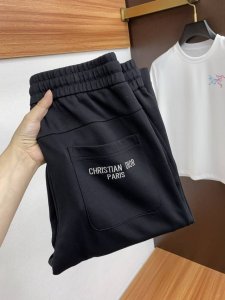 迪奥 专柜新品同步上市 原单订制高品质时尚休闲裤 超级百搭款 独家定制面料 手感细腻柔软 贴身舒适 上身超有型 原版定制专柜最新五金辅料 超靓版型 上身显腿修长