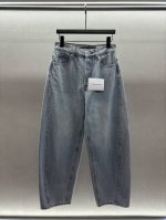 2660 Spring And Summer ！Aw弯刀牛仔裤， 定制进口牛仔面料，背面字母压胶设计， 超有设计感，宽松玩到版型巨显瘦， 任何身材都可轻松驾驭，