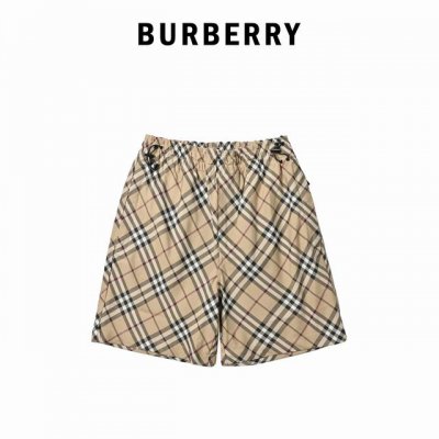 burberry 巴宝莉 格纹短裤 采用100%聚酯纤维，上身舒适透气。全部定位对格剪裁，每一块布用纯手工对格再剪裁，做一件会浪费2件的面料，非常废料！每个细节