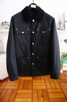 P660普拉* Pr*Da. 支持年后！秋冬男士时尚棉服外套欧洲米兰走秀新品，品牌三角标字母Logo搭配挺括垂顺 奢华海外官网品牌元素设计 细节非常讲究 品味轻