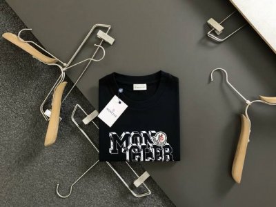 mon*合身版型Xs-L 最新最顶级线绣贴标原单短袖，最顶级的品质专柜原单，顶级制作工艺进口面料，专柜款独特设计，采用进口高端订制进口丝线手感一流！官网在售 1