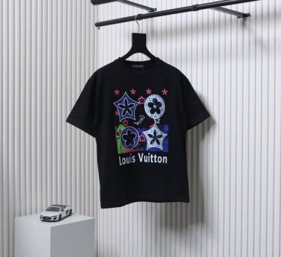 Louis Vuitton 路易威登 Lv 25Ss 四花短袖T恤 面料采用定制240G 26支特滑双股精棉平纹高密无尘全棉布料。前幅高密度加厚，走线平整，代工