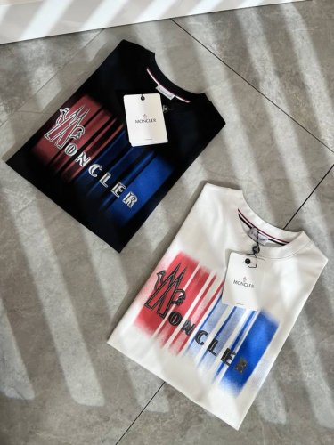 Moncler蒙家 2025春夏最新男女同款贸易订单短袖T恤，全品相！！网红款！采用Logo图案压胶设计！上身舒适透气，不僵硬，整体有着丰富的立体感，品质出口订