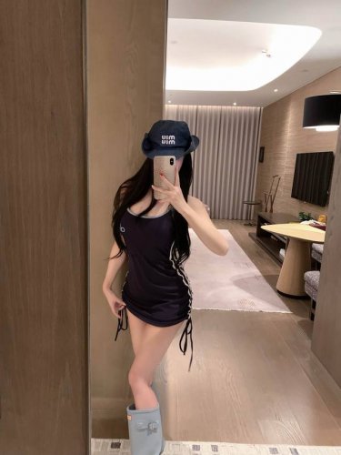 模特实拍已加入保护 货号 10758 辣妹Al抽绳修身连衣裙 黑色 藏蓝色