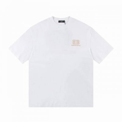 高版本Balenciaga 巴黎世家 反字母刺绣短袖T恤，前后均刺绣，采用田岛机重工刺绣10W+针 精细绣花无毛边杂线 非常紧密 凹凸质感明显 定织定染 G精梳