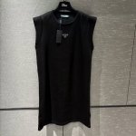 Qx.8078 P19025Ss新款无袖连衣裙，纯棉金属标徽章设计 宽松大大件的剪裁依旧是不挑身材 藏肉显瘦 小垫肩无袖的设计 视觉上能大大削弱肩部背部的线条