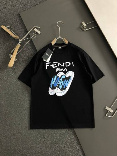 Fend*合身版型M-Xxxl 25春夏顶级黑色印花经典短袖，精致工艺专柜面料，顶级元素融合打造，经典短袖3标齐全，潮男时尚，无论是上身舒适度还是都是无可比拟的