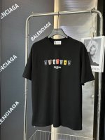 p 100 梅森·马吉拉数字咖啡杯Logo印花300克短袖 - : - 颜色：黑色 原版开发手感柔顺不变形不缩水 独家定织定染高克重紧密精梳棉面料 质感柔软舒
