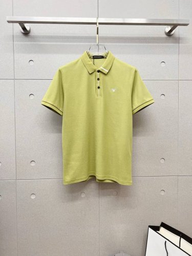 Armani 阿玛尼 2025 夏季新款男士翻领polo衫 解锁意式优雅 领口设计是整件短袖的点睛之笔 简约线条勾勒出利落造型 标志性品牌Logo以精致的刺绣工