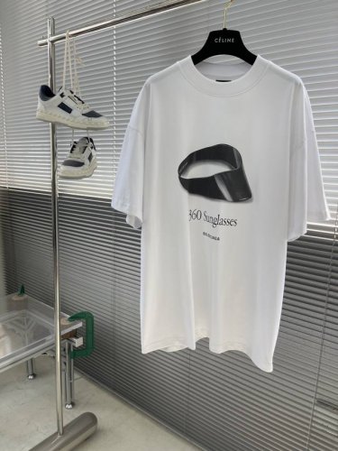 balenciag 白墨直喷墨镜短袖 尺码 衣长 胸围 肩宽 S 73 112 55 M 75 116 56 L 77 120 57