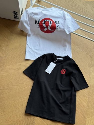 供 Lululemon露露乐蒙 胸口立体红标 休闲圆领套头短袖T恤 男女同款 黑色 白色 xs~L 顶级版本 原版260G双纱面料 预缩处理 亲肤舒适 垂坠有型