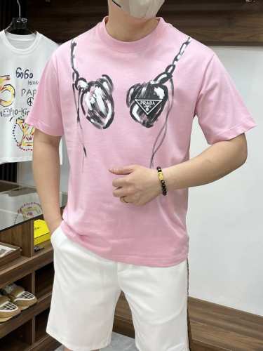 prada 普拉达 三标齐全 2025夏季新款男士休闲圆领T恤 高级定制100%棉面料 面料柔软舒适 透气弹力舒适度极高 细节无可挑剔 顶级辅料配备 原版Log