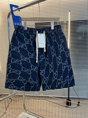 品名： Gucci 23Ss 夏新款 老花双G牛仔 休闲宽松阔腿短裤 面料：水洗牛仔 颜色： 牛仔蓝 尺码M-L-Xl 腰围 臀围 裤长 M 70 110 46