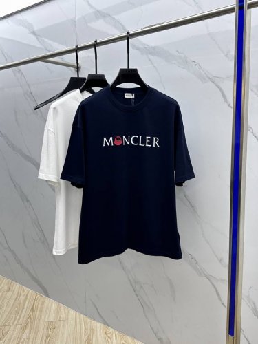 moncler*蒙口 2025Fw春夏新品圆领打底外穿T恤，立体感Logo微廓形半袖，活性纯棉打底T恤，棉，手感面糯有骨感，柔而有韧性。工艺处理，韧性和抗皱性能