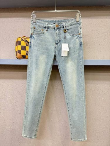 Gucci古奇 原单牛仔裤 2025新品，原版牛仔裤 原版重工打造，品牌经典Logo设计，三标齐全！原版五金辅料。专柜定制牛仔面料，完全对版专柜，欢迎专柜试穿后