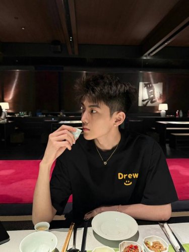 正确版Drew House笑脸小众简约字母印花美式夏季短袖休闲潮牌T恤 款号:022-210 码数 S-Xl 280G高克重纯棉 硬挺有型不软塌 透气舒适 简约