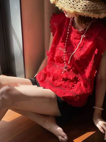重磅水溶刺绣小衫2色 超美 夏季新款高级感镂空刺绣花朵拼接圆领无袖背心上衣2色红色 黄色Smlxl