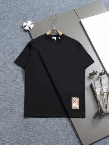 burberry 巴宝莉 Logo经典0战马徽章 精致升级，灵感源自八十年代复古 原版面料 官方同款 短袖T恤 定制260克同缸染面料 手感非常舒服 春夏最新砖