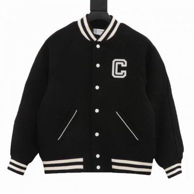 款号Y634 Celine 赛琳 24Fw 刺绣字母Logo棒球服外套 在经典版型基础上肩膀做了插肩设计，更加符合人体美学，上身效果更加青春活力。整体采用羊毛混