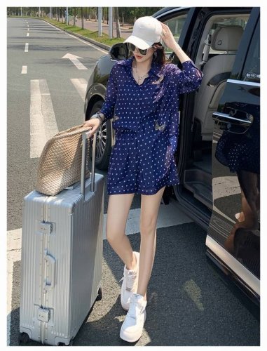 休闲运动套装女夏新款高级感蓝色波点长袖防晒衬衫短裤两件套S-Xxl