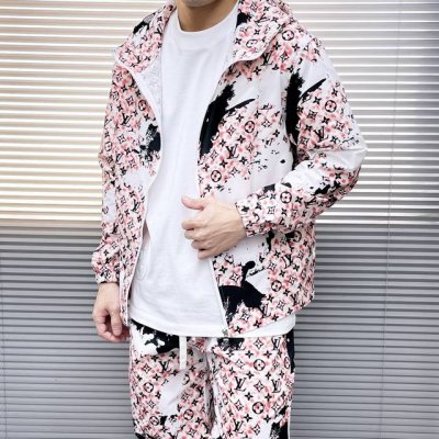 路易威登Lv 2025夏季防晒衣短裤套装，海外专柜同步 轻薄高品质面料奢华高级定制 任何人都可以轻松驾驭，客供进口聚纤维面料 手软舒适有型 吸汗透气 ，外贸公司