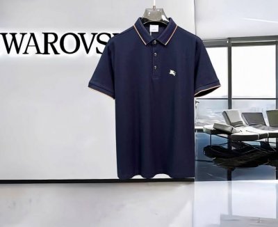 巴宝莉 2025年夏季男士新款翻领短袖Polo衫，定制面料 透气舒适度高，细节无可挑剔，品牌元素设计理念，体现高品质。手感细腻柔软！呈现休闲裁剪，上身版型超赞！