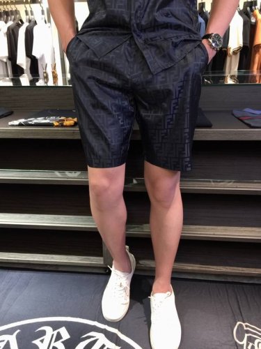 套 短裤细节F家2025新品 男士夏季运动休闲防晒服套装 翻领短袖开衫和短裤的组合 单穿也很实用 非常顺滑舒适的进口防晒面料 2025夏季系列 典藏元素中汲取灵
