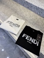 find芬滴2025春夏新品短袖T恤专属欧棉丝光长绒棉80支双股专柜25 Ss新品热卖 胸前形象图案Medusa设计与灵感*夏天一款比较抽象概念设计短袖上衣，彰