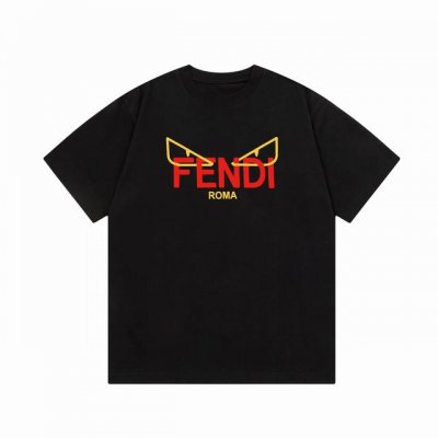 隔天到 FENDI 芬迪 恶魔眼睛 字母直喷印花 Logo标识精致升级，灵感源自八十年代复古 原版面料 官方同款 短袖T恤 定制300克同缸染面料 手感非常舒服