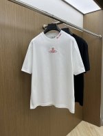 新款 Vw 高端定制 2025春夏新款首发专柜最新款短袖圆领T恤 高端订制 设计前卫时尚！品牌Logo重工艺设计 高端定制丝光云朵棉面料.手感柔软.穿着舒适.专