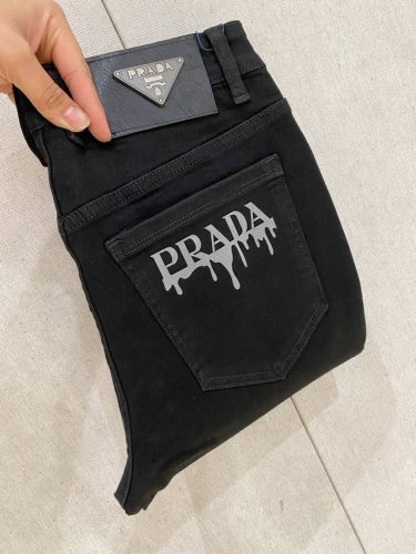 普拉达 新品 高端独家发售 25Ss四季款超燃炸街系列之最牛仔裤 独家隆重推出 原版定制高端品质面料 定制五金版型修身剪裁 面料带弹力 微弹上身舒适度超高 必爆