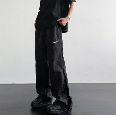 耐克Nike新款夏季双拉链侧边网孔设计速干裤子男潮牌宽松直筒百搭休闲运动长裤 双针走线双拉链网孔侧边拼接工艺非常做工精细扎实非普通工艺可比！ 此款采用冰丝速干面