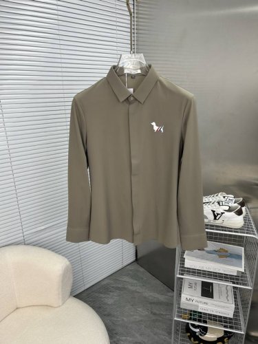 tb汤姆布朗 2025Ss春季新品长袖衬衫，时尚有型，简约百搭款。版型挺括，经典品牌Logo，新工艺搭配，穿着舒适，纱织细腻，上身帅气十足，三标齐全，所有精细做