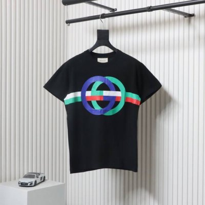 gucci 古驰 23Ss 双G互扣拼色Logo印花短袖互扣式Gg标志再现80年代经典印花设计，面料经过高温环保染色，胸前Gg最为经典的红绿撞色的印花，突破以往