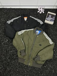Adidas Originals Fw24 Jacket Padded 系列款飞行员运动夹克宽松休闲夹棉外套男女同款 - 潮流达人们看过来！这款Adidas O